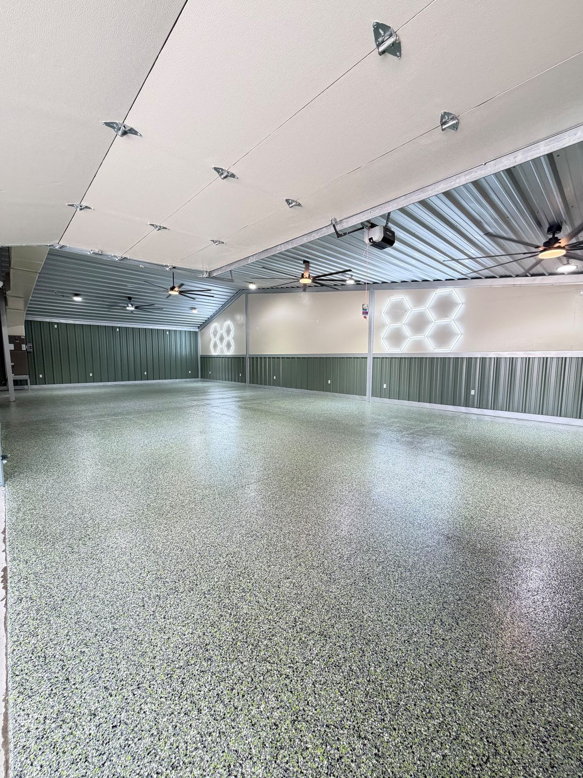 Taller Metálico — Piso De Hojuela